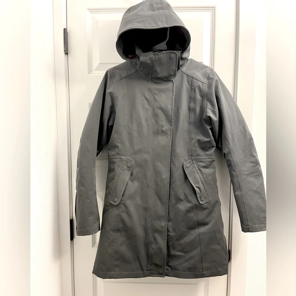 Patagonia Women’s Tres 3 in 1 Waterproof Down Parka Small (lightly worn) - Picture 1 of 14
